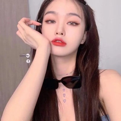 一位站立的人海报