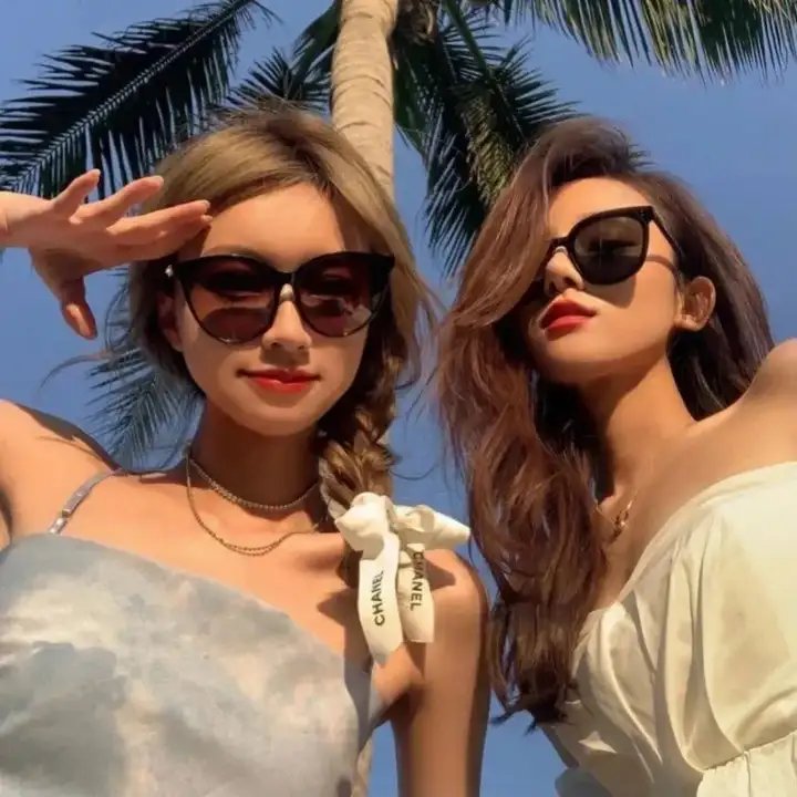 红裙保卫战海报