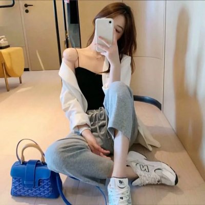冬天的女子海报